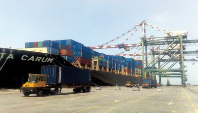 وكالة: التحالف العربي يفتح ميناء عدن أمام السفن التجارية والإغاثية