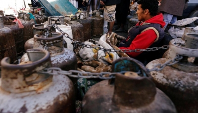 صنعاء: مليشيات الحوثي توقف توزيع الغاز المنزلي لبيعه في "السوق السوداء"