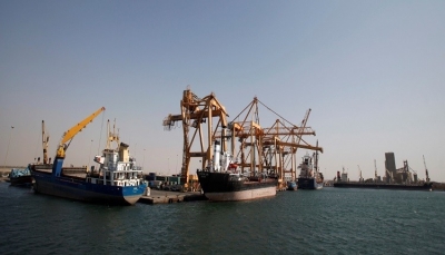التحالف يقول إنه منح ثمانية تصاريح لسفن متوجهة إلى الموانئ اليمنية