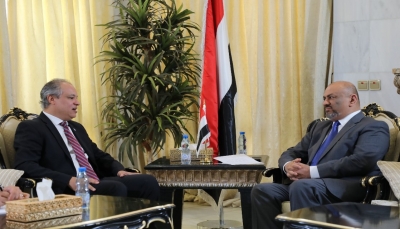 وزير الخارجية يناقش أوضاع اللاجئين اليمنيين وجهود عودتهم الطوعية إلى اليمن