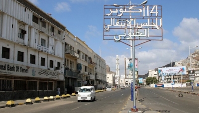 وكالة تكشف عن صراع جديد بين الحكومة الشرعية وعسكريين مواليين للإمارات في "عدن"
