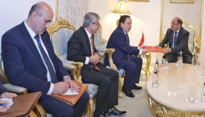 الفريق الأحمر يتسلم دعوة خطية للرئيس هادي للمشاركة في القمة العربية بـ"تونس"