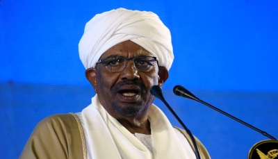 النائب العام السوداني يعلن إحالة "عمر البشير" للمحاكمة قريبا
