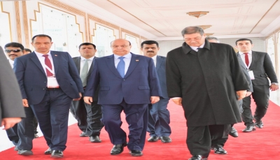 الرئيس هادي يعود الى الرياض بعد مشاركته في القمة العربية بـ"تونس"