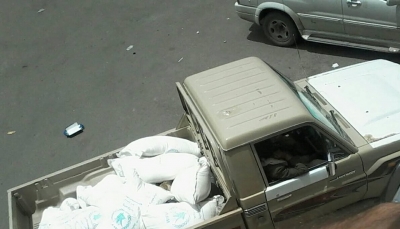 صنعاء: مليشيات الحوثي تصادر كميات كبيرة من المساعدات الإنسانية الخاصة بالنازحين