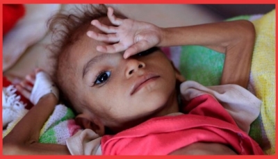موقع أمريكي: الحوثيون يبادلون الغذاء بالسلاح لتمويل حروبهم ويستفيدون من 60% من المساعدات (ترجمة خاصة)