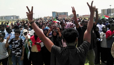 الشرطة تطلق الغاز المسيّل للدموع لتفريق مسيرات "لتأبين شهداء" الثورة في الخرطوم