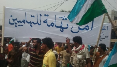 الحديدة: انتفاضة شعبية ضد "طارق صالح" في مدينة الخوخة (صور)