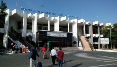 شركة طيران سعودية تُرغم 250 راكباً يمنياً على النزول في مطار جيبوتي