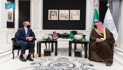 خالد بن سلمان يبحث مع وزير خارجية بريطانيا جهود السلام في اليمن