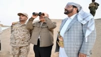 زار بعض جبهات مأرب.. الرئيس اليمني: مليشيات الحوثي تخادع وتحضر لحروب جديدة